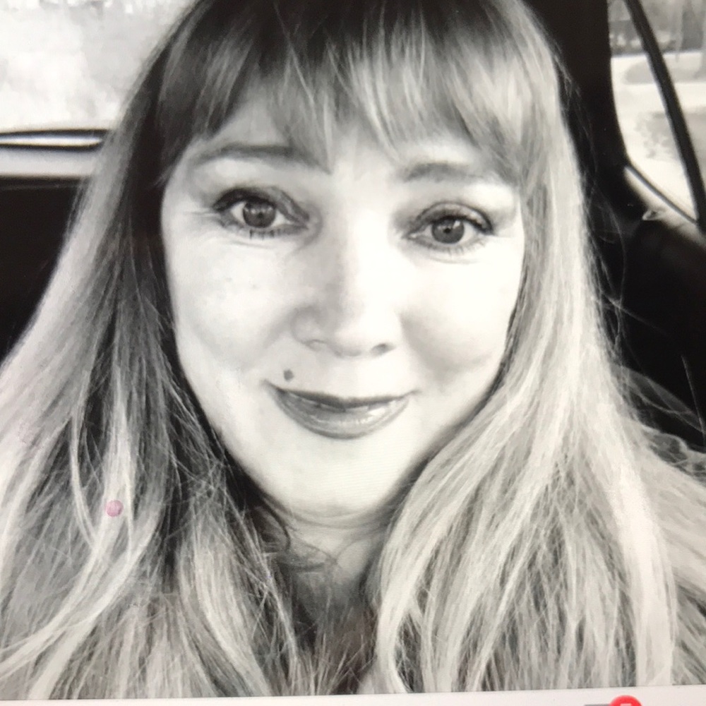 Meet your Posher, Dina